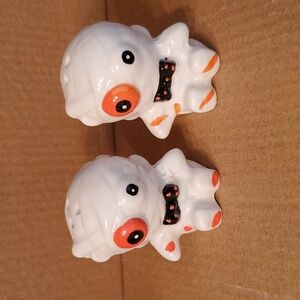 Mummy salt and pepper shakers from Cracker Barrel